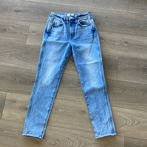 Jordache vintage crop boyfriend jeans.